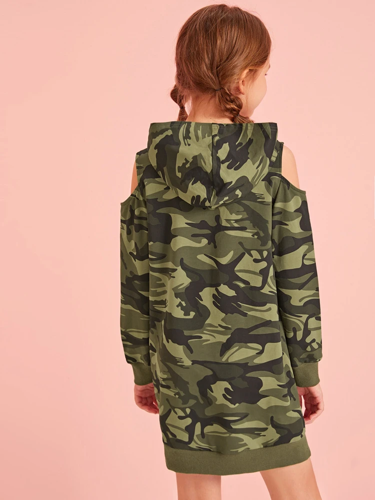 Flickor brev och camo tryck kall axel tröja klänning | SHEIN SE Flickor brev och camo tryck kall axel tröja klänning | SHEIN SE
