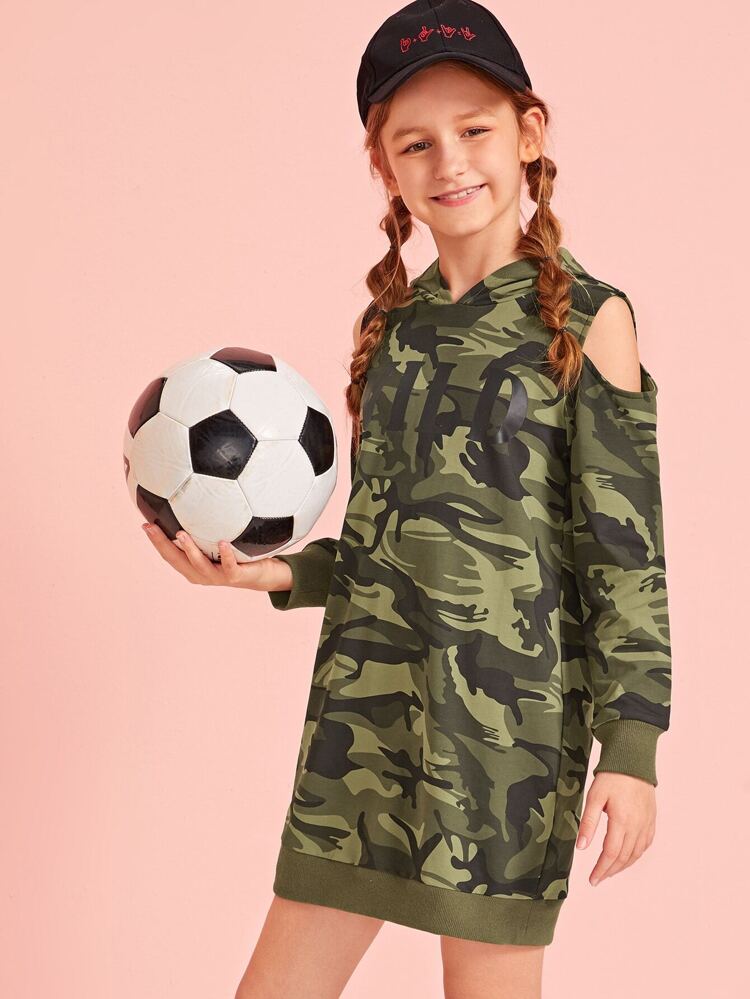 Flickor brev och camo tryck kall axel tröja klänning | SHEIN SE Flickor brev och camo tryck kall axel tröja klänning | SHEIN SE