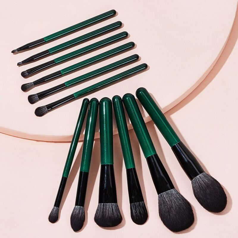 

Two Tone Handle Makeup Brush Set 12pcs, Green