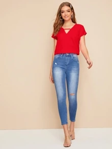 SHEIN LUNE 素色v鏤空領上衣 - 紅色 - 查看 3