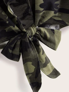 SHEIN EZwear Tank top con estampado de camuflaje bajo con nudo de hombro con abertura