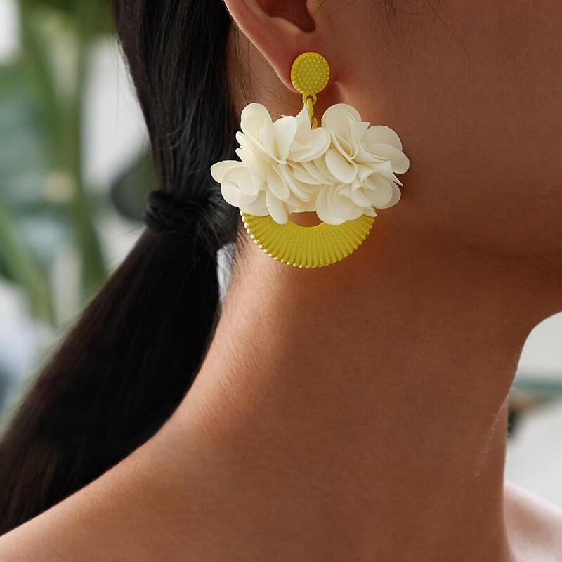 

Flower Decor Round Drop Earrings 1pair, Yellow