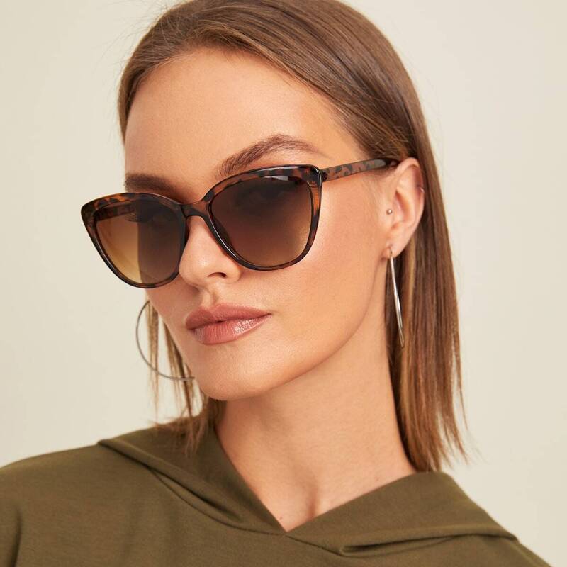 

Tortoiseshell Frame Flat Lens Sunglasses With Case, Multicolor