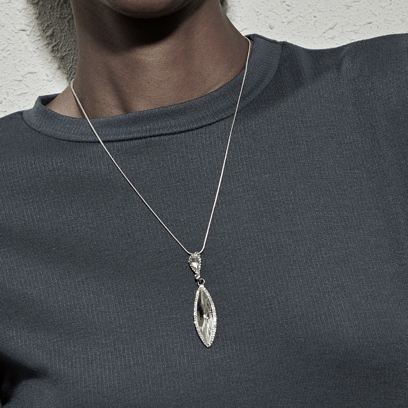 

Rhinestone Engraved Gemstone Pendant Necklace 1pc, Silver