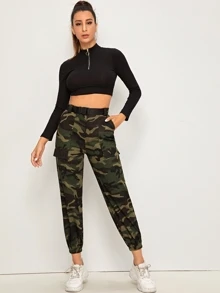 Mulvari Pantalones cargo con bolsillos oblicuos con cinturón con hebilla de camuflaje - Multicolor - Ver 3