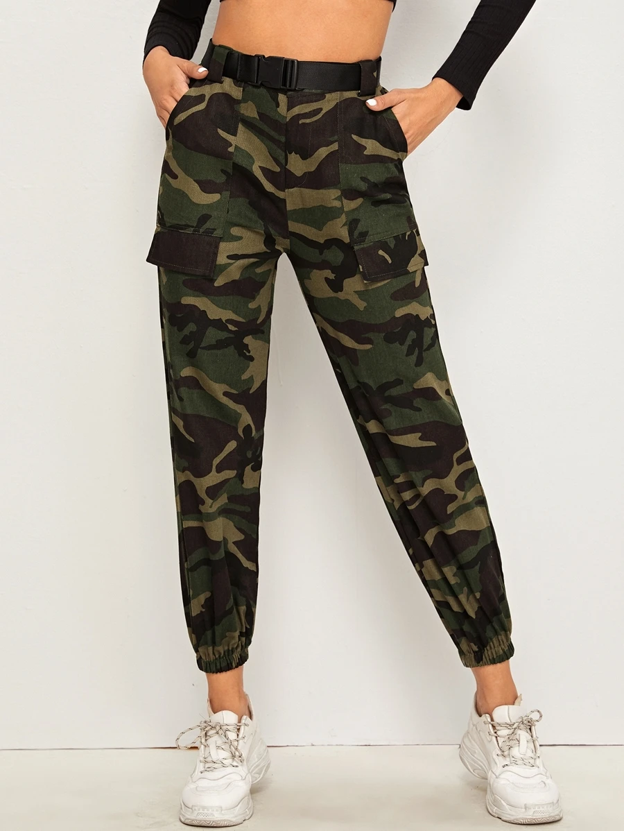 Mulvari Pantalones cargo con bolsillos oblicuos con cinturón con hebilla de camuflaje - Multicolor - Ver 1