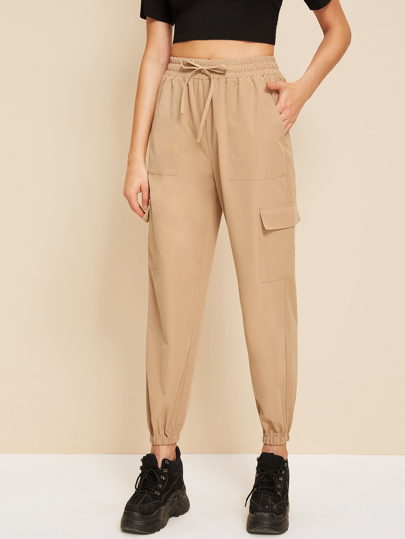 Pantalones cargo con bolsillo lateral de cintura con cordón