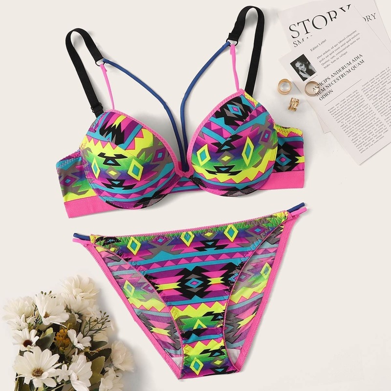 

Geo Print Underwire Lingerie Set, Multicolor