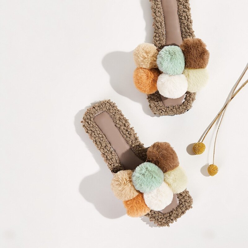 

Colorful Pom Pom Decor Flat Sliders, Grey