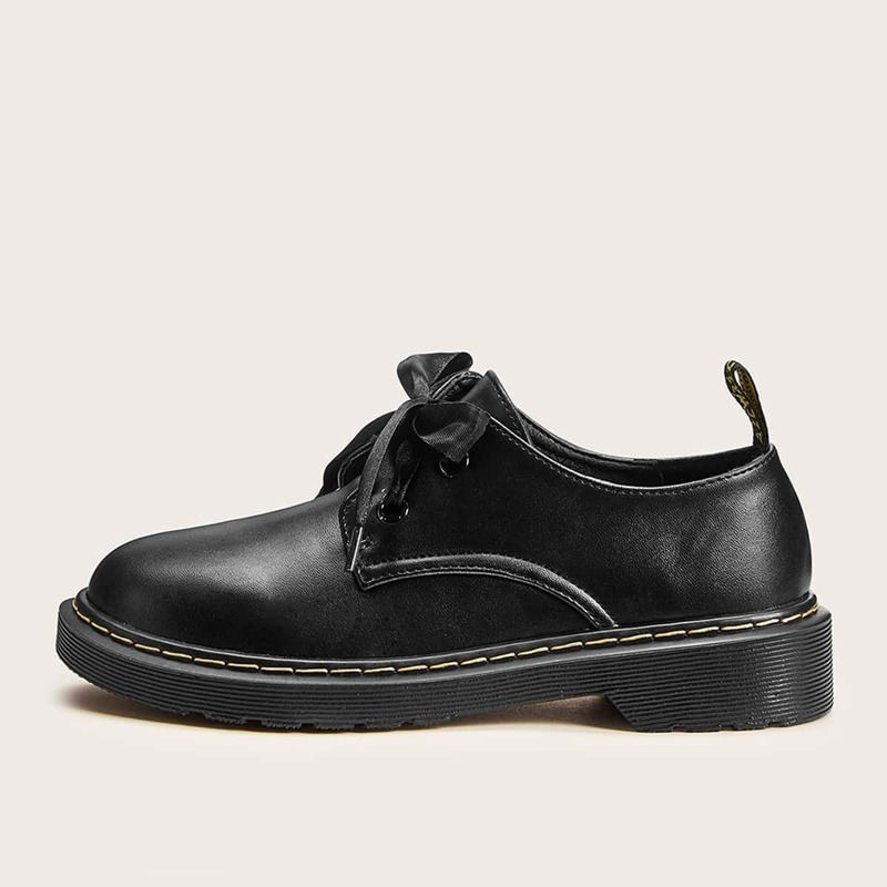 

Bow Tie Detail Round Toe Flats, Black