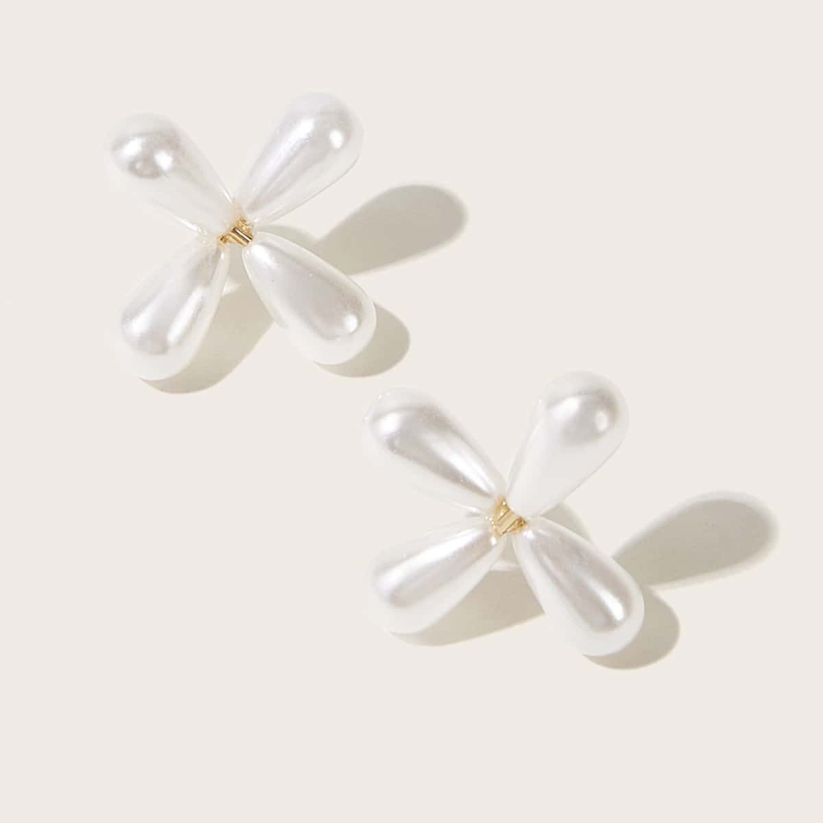 

Faux Pearl Design Stud Earrings 1pair, White