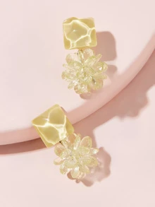 1 对时尚简约树脂花耳钉，适合女性日常佩戴和送礼