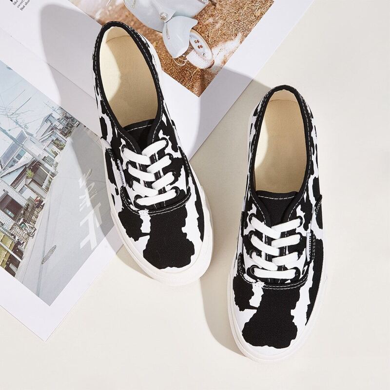 

Two Tone Lace-up Front Low Top Sneakers, Black and white