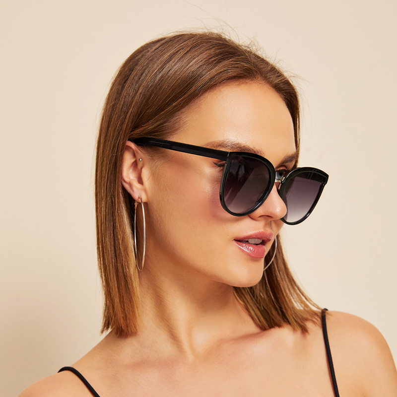 

Cat Eye Flat Lens Sunglasses With Case, Black