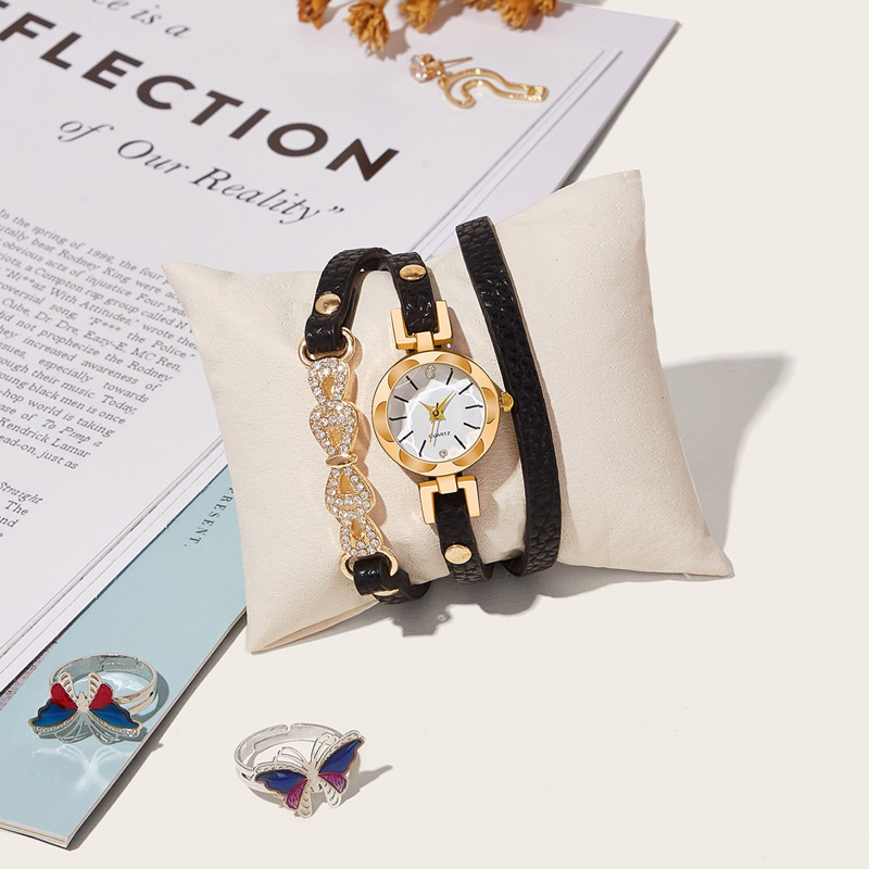 

Rhinestone Strap Round Quartz Watch
