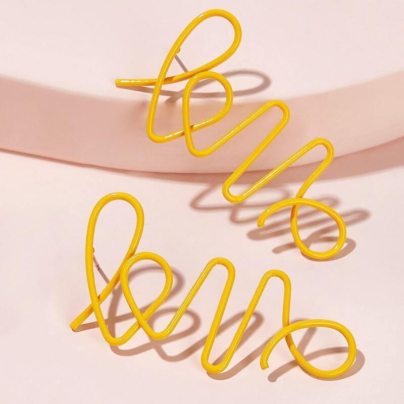 

1pair Irregular Curved Line Design Earrings, Yellow