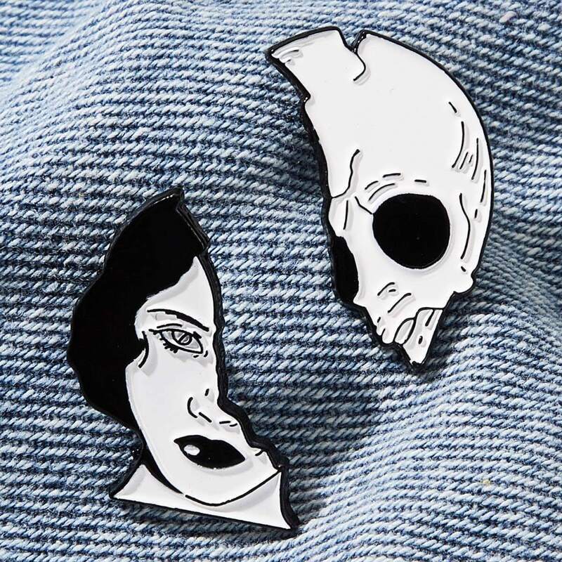 

2pcs Half Woman Half Skull Design Brooch Set, Black and white