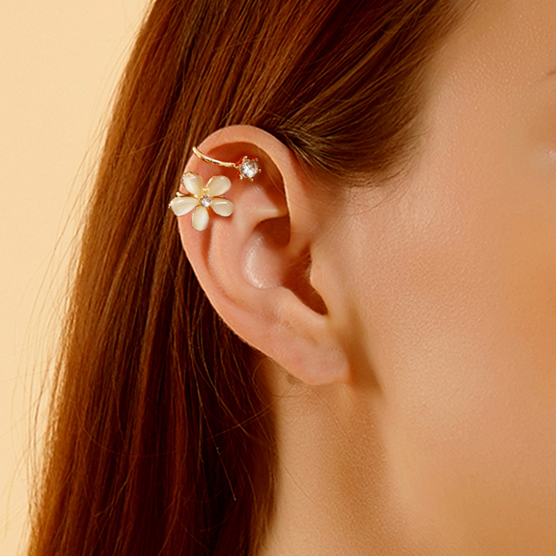 

Rhinestone Detail Flower Ear Clip 1pc, Gold