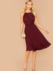 SHEIN فستان بحمالات ذو ثنايا مطوي وبدانتيل مزخرف