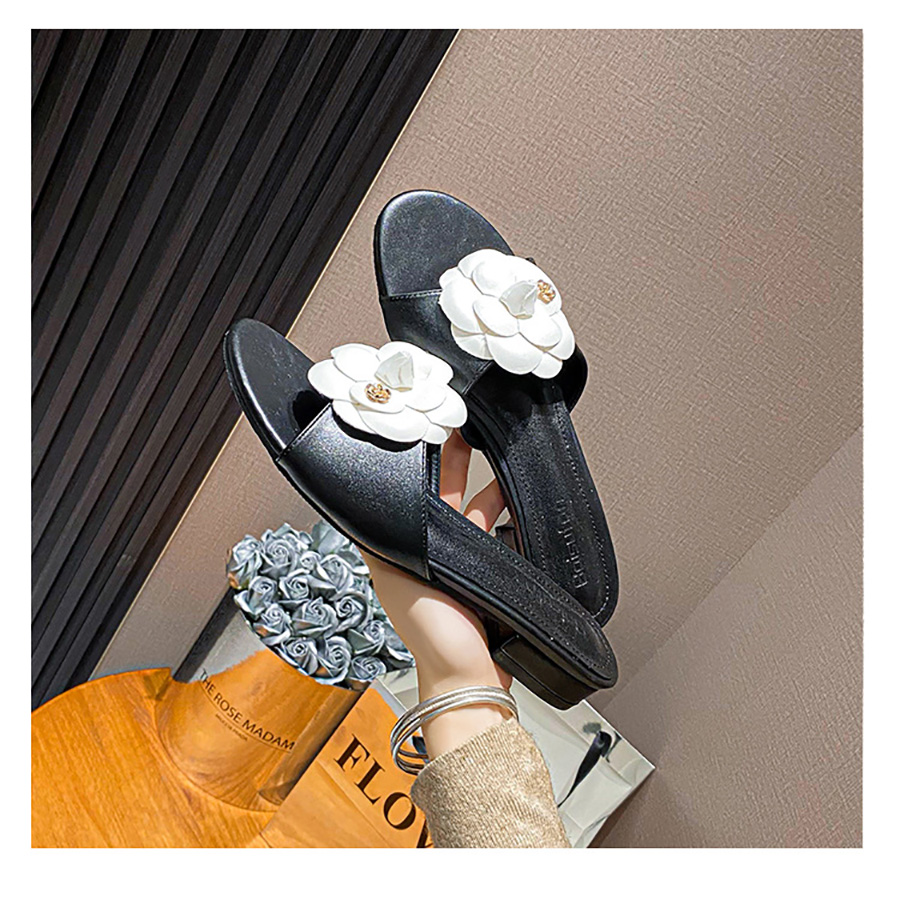 2025 Spring Summer New Women Fashion Floral Beach Sandals Casual Black White Slippers Versatile Flat Round Toe Strap Slides p 21918234