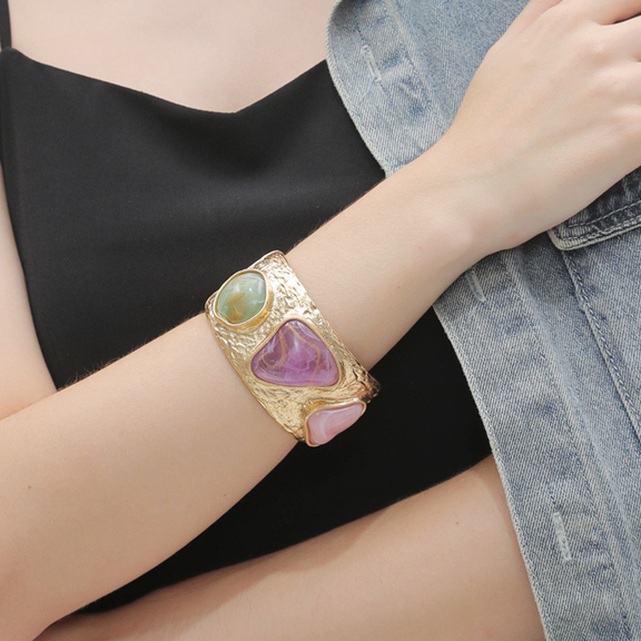1pc Fashionable Luxury Exaggerated Blingbling Gold Outline Asymmetrical Tricolor Resin Bracelet Gift For Loved Ones Random Resin Texture p 42935471