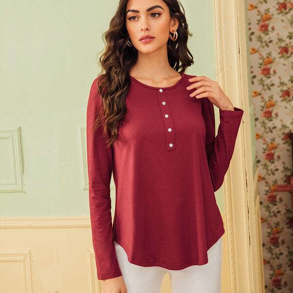 

Button Front Curved Hem Tee, Burgundy