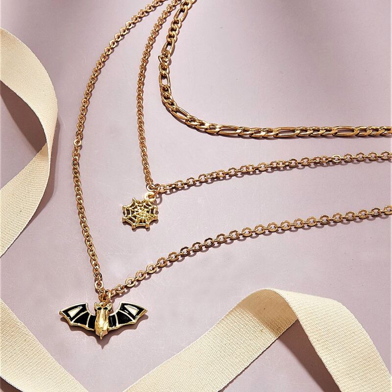 

1pc Bat & Spider Web Charm Layered Necklace, Gold