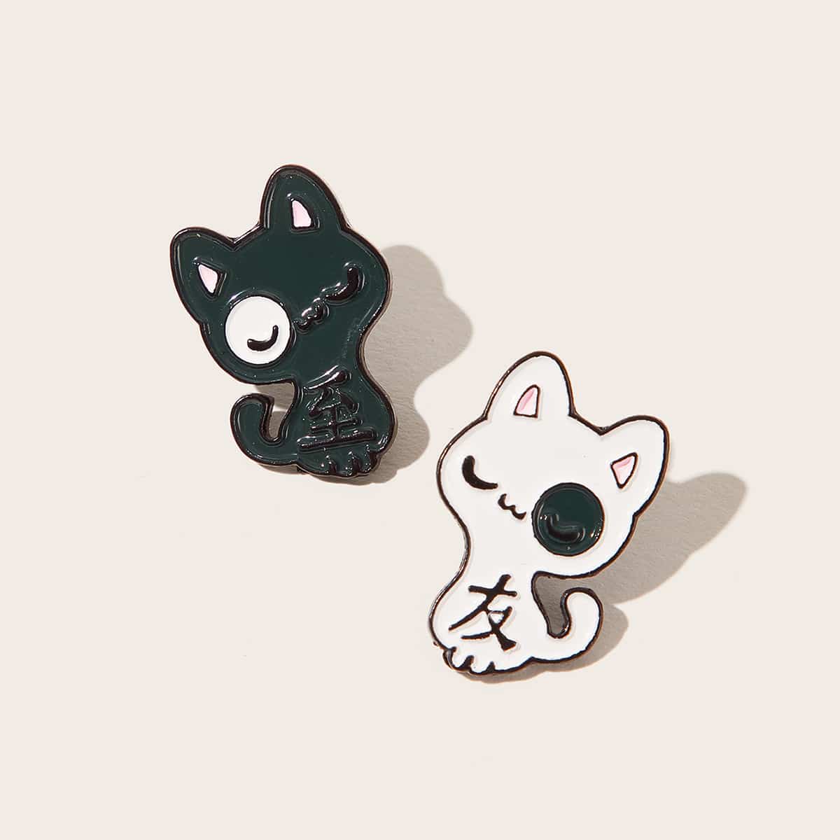 

2pcs Cat Design Brooches, Black and white