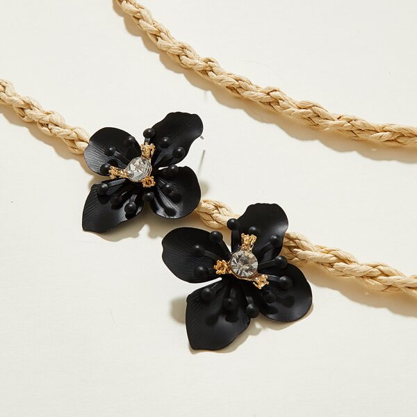 

1pair Rhinestone Engraved Flower Shaped Earrings