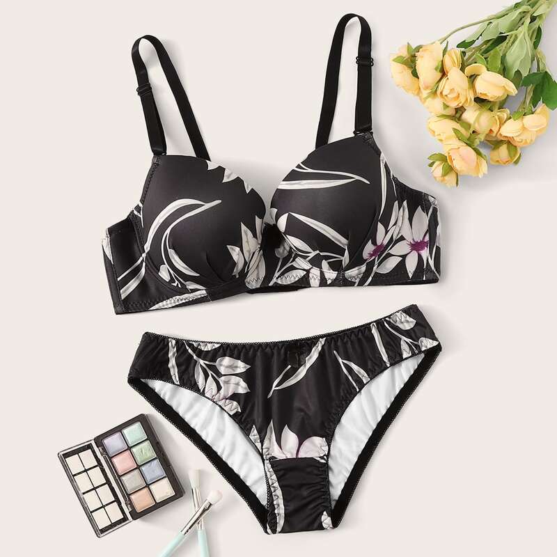 

Floral Print Underwire Lingerie Set, Multicolor