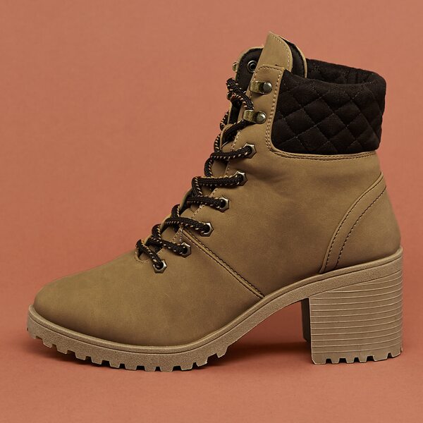 

Padded Collar Heavy Sole Lace Up Hiking Boots