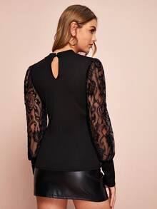 Camiseta de canalé de espalda con abertura de ojo de manga con encaje en contraste - Negro - Ver 2