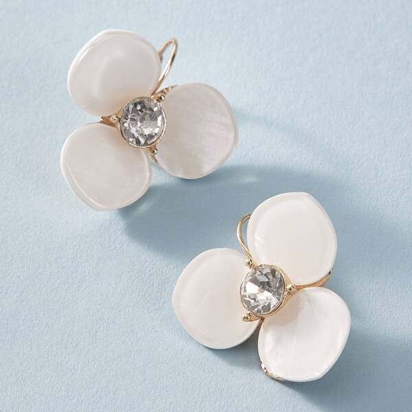 

1pair Rhinestone Engraved Flower Stud Earrings, White