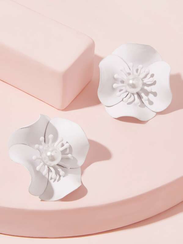 

1pair Faux Pearl Decor Flower Stud Earrings, White