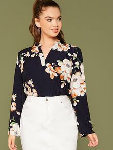 SHEIN Plus Notch Collar Floral Top - Navy Blue - View 2