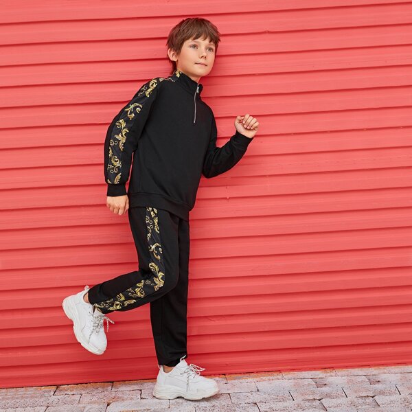 

Boys Zip Half Placket Scarf Print Sweatshirt & Joggers Set, Black
