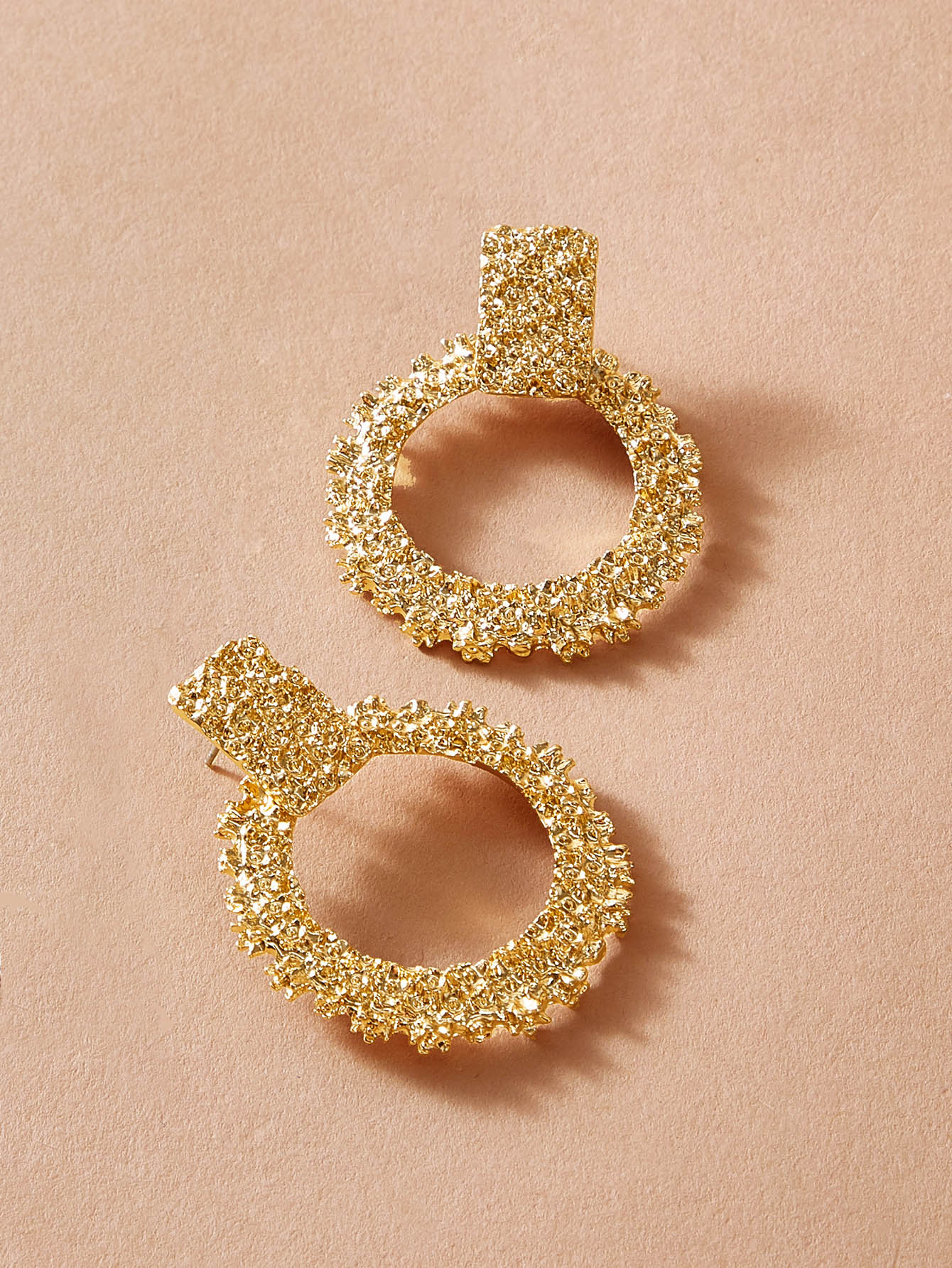 1對紋理圓環耳墜 - 金黃色 - 查看 1