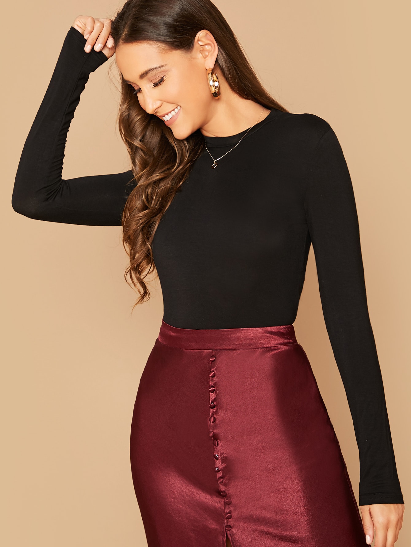Form-Fitting Long Sleeve Crop Top thumbnail