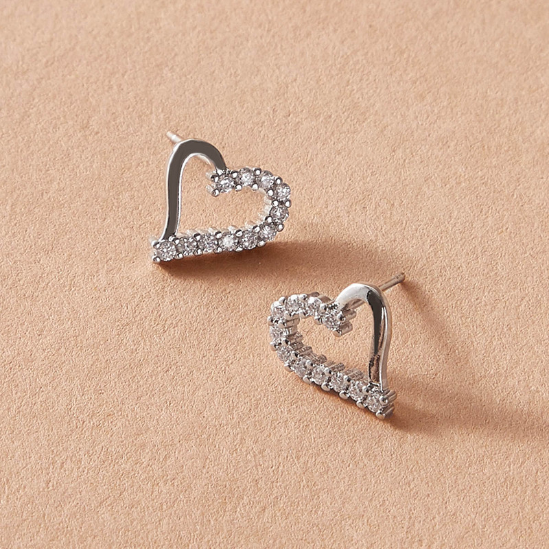 

1pair Rhinestone Engraved Heart Stud Earrings, Silver