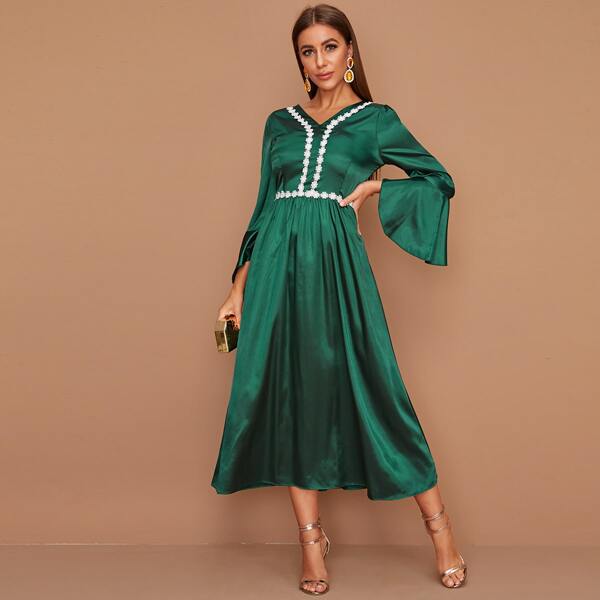 

Lace Panel Flounce Sleeve Satin Dress, Green