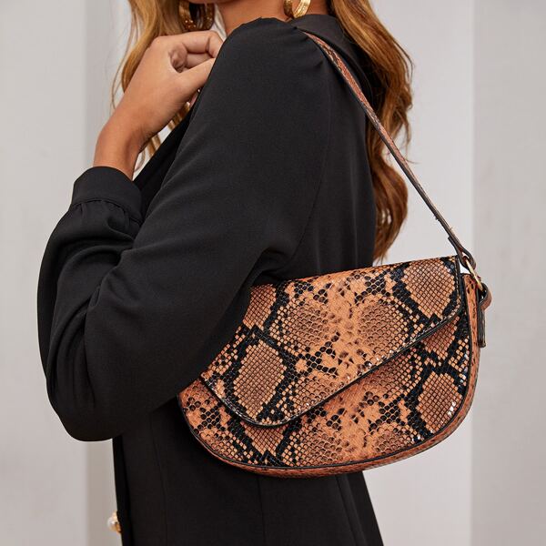 

Snakeskin Print Bagettue Bag