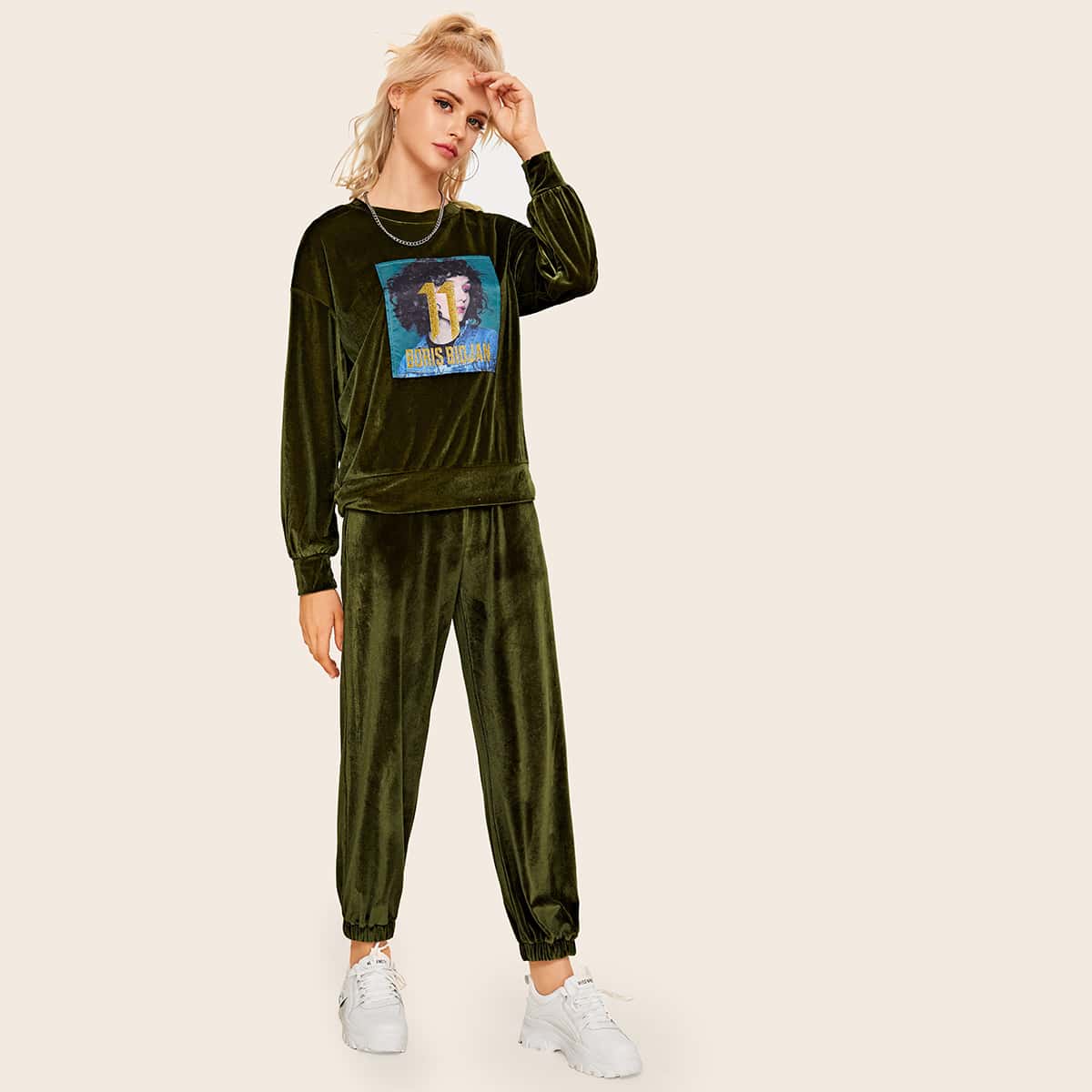 

Figure And Letter Graphic Velvet Sweatshirt & Velvet Sweatpants, Army green