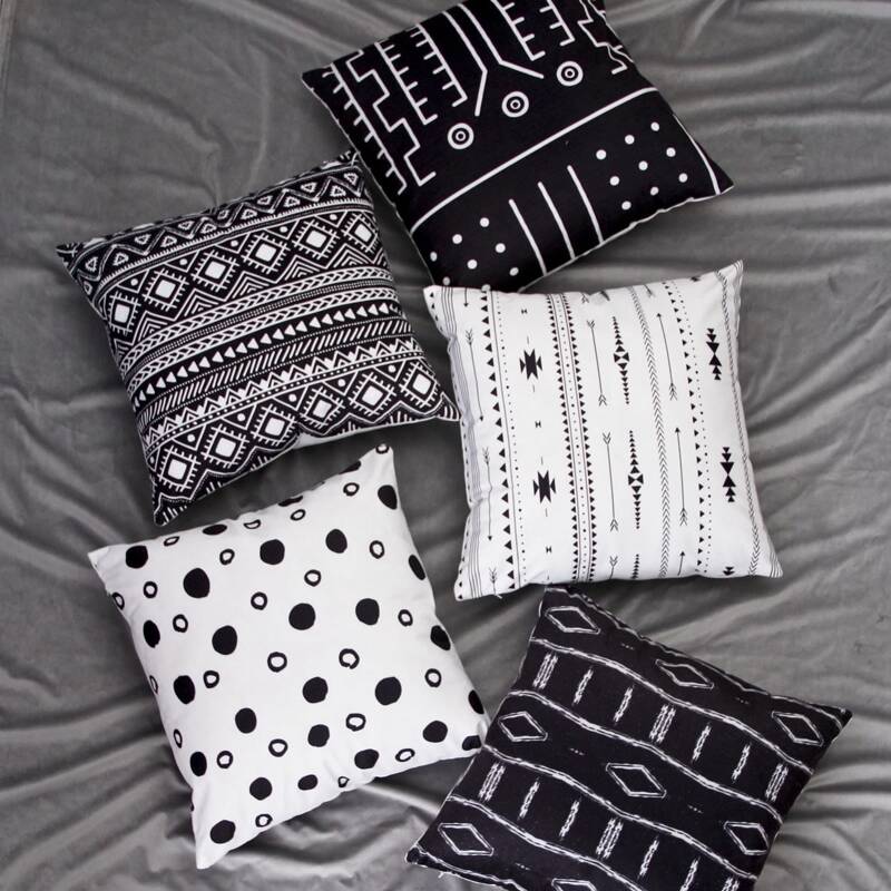 

1pc Simple Pattern Cushion Cover, Black and white
