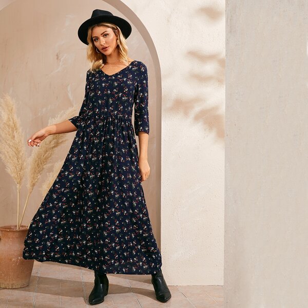 

Ditsy Floral V-Neck Flare Hem Dress, Navy blue