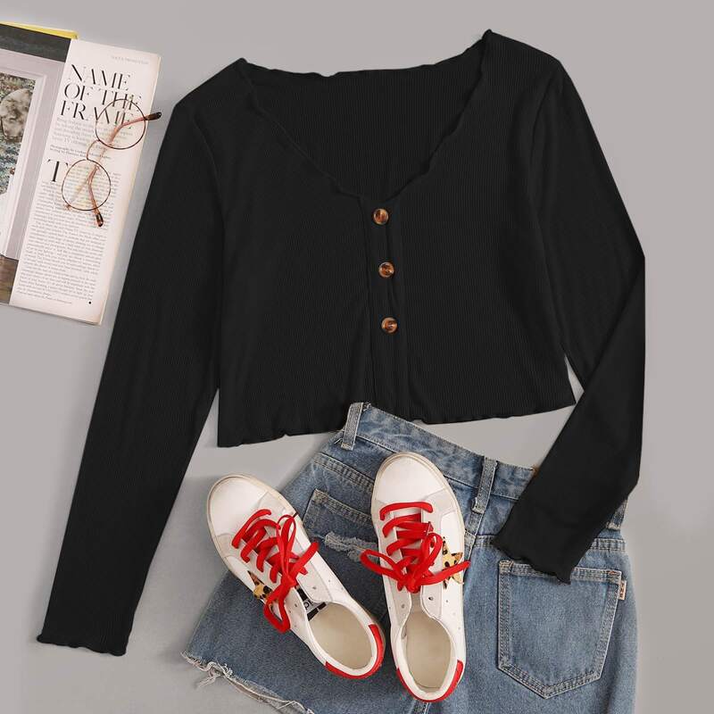 

Tortoiseshell Button Lettuce Trim Crop Black Top