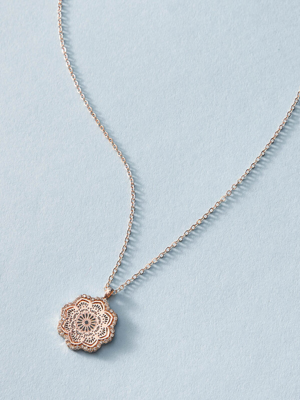

1pc Laser Cut Flower Rhinestone Chain Necklace, Gold