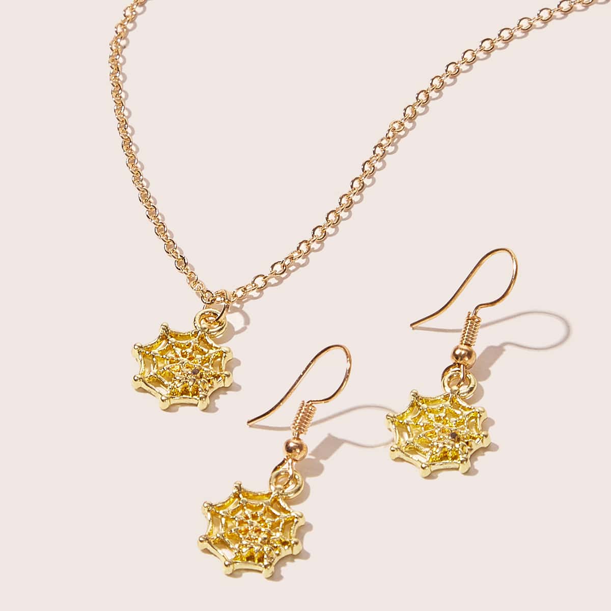 

3pcs Spider Web Pendant Necklace & Earrings Set