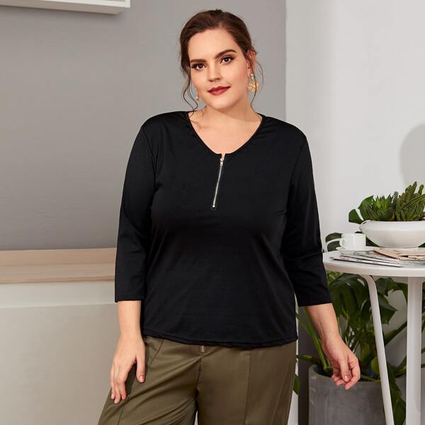 

Plus Zip Half Solid Tee, Black