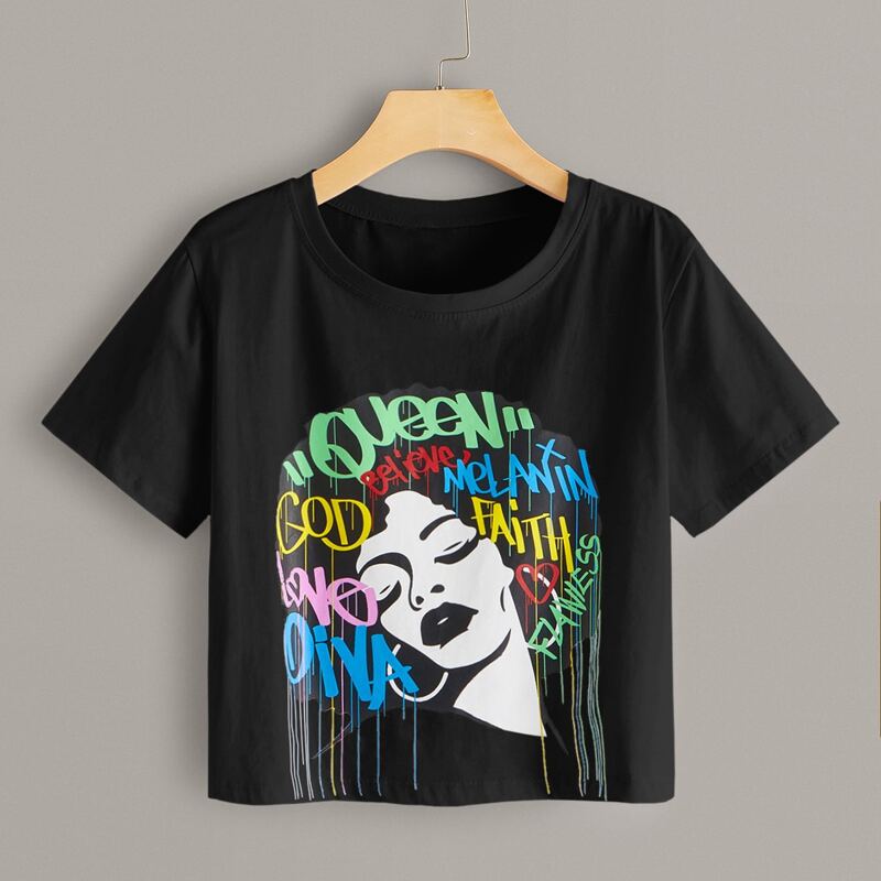 

Letter & Figure Graphic Crop Black Tee