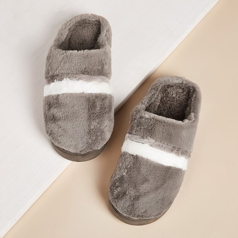 

Guys Striped Fluffy Slippers, Khaki